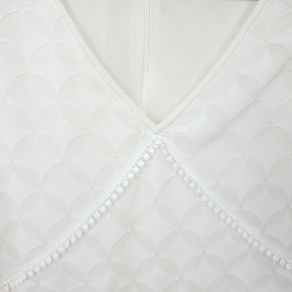 ST. JOHN silk lined White Collection Medallion Fil Coupe Blouse size Med… - Picture 5 of 8